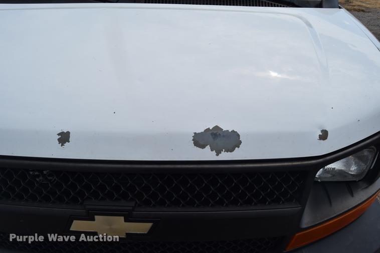 image for item L2526 2008 Chevrolet Express 3500 Extended Cargo van