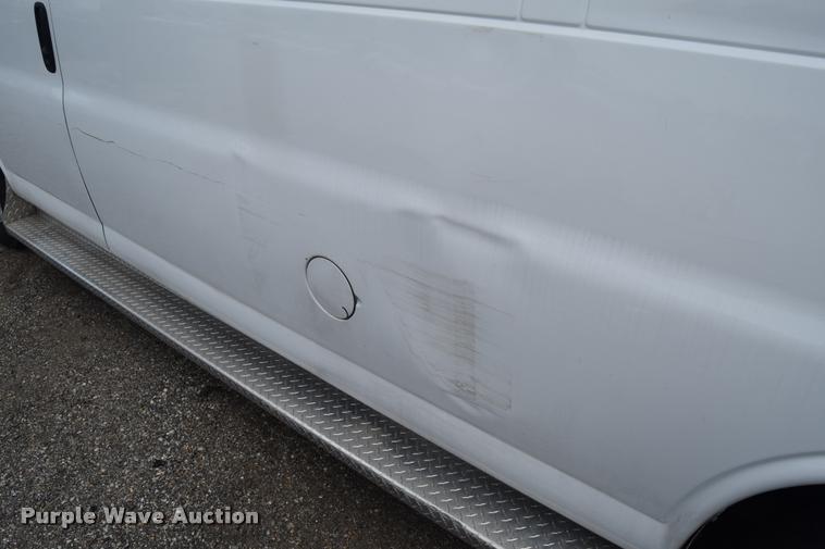 image for item L2526 2008 Chevrolet Express 3500 Extended Cargo van