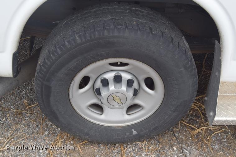 image for item L2526 2008 Chevrolet Express 3500 Extended Cargo van