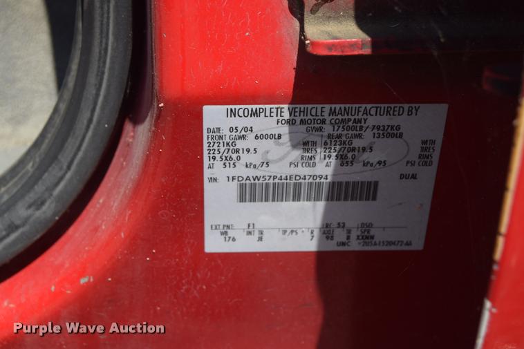 image for item L2527 2004 Ford F550 Super Duty XL Crew Cab utility truck