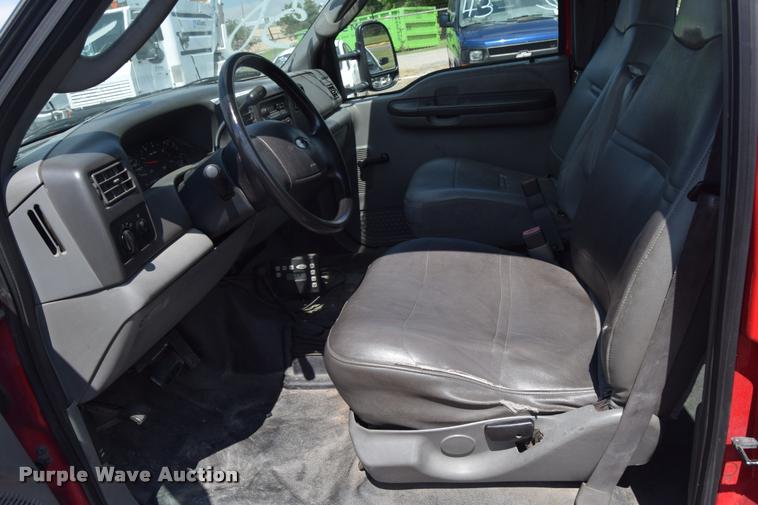 image for item L2527 2004 Ford F550 Super Duty XL Crew Cab utility truck