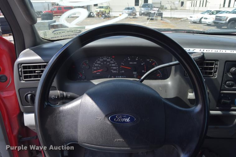 image for item L2527 2004 Ford F550 Super Duty XL Crew Cab utility truck