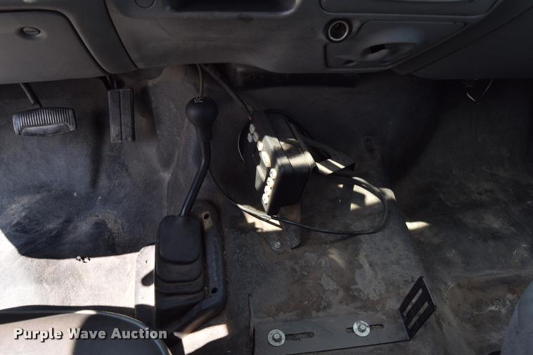 image for item L2527 2004 Ford F550 Super Duty XL Crew Cab utility truck