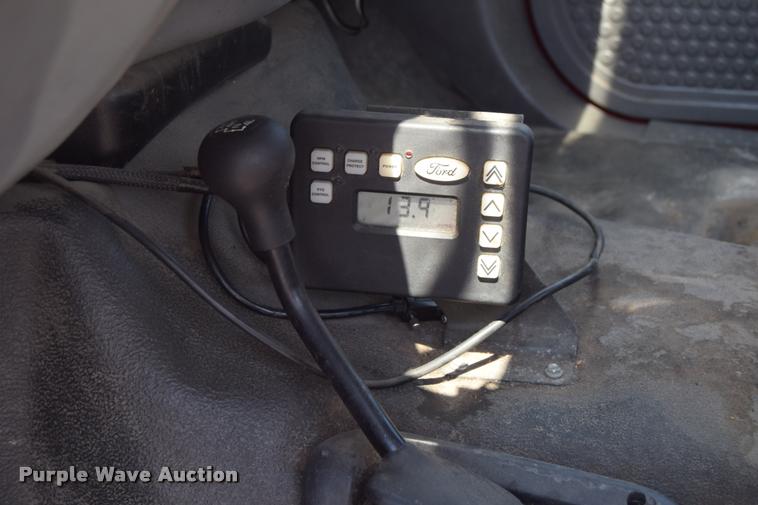 image for item L2527 2004 Ford F550 Super Duty XL Crew Cab utility truck