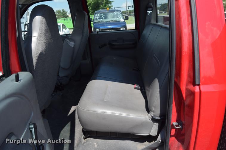 image for item L2527 2004 Ford F550 Super Duty XL Crew Cab utility truck