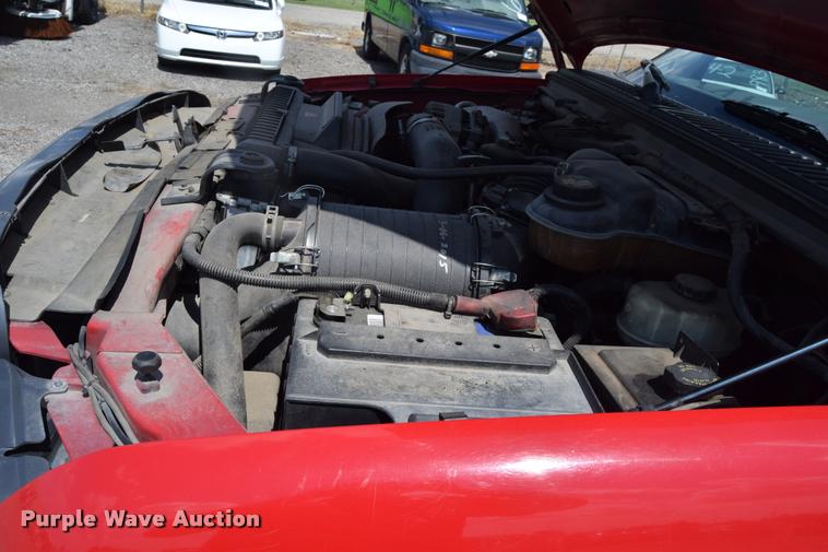 image for item L2527 2004 Ford F550 Super Duty XL Crew Cab utility truck