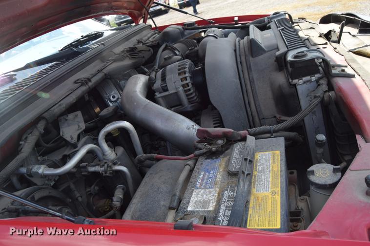 image for item L2527 2004 Ford F550 Super Duty XL Crew Cab utility truck