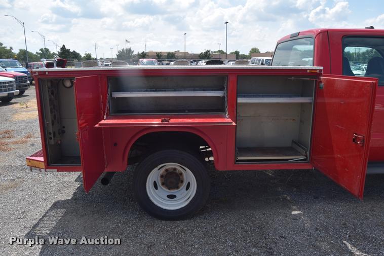 image for item L2527 2004 Ford F550 Super Duty XL Crew Cab utility truck