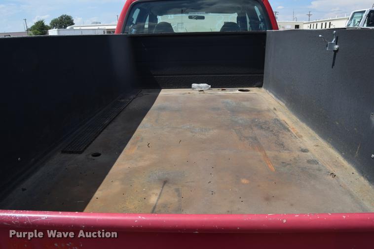 image for item L2527 2004 Ford F550 Super Duty XL Crew Cab utility truck
