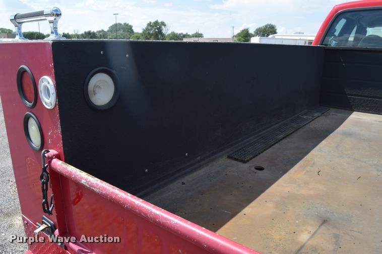 image for item L2527 2004 Ford F550 Super Duty XL Crew Cab utility truck