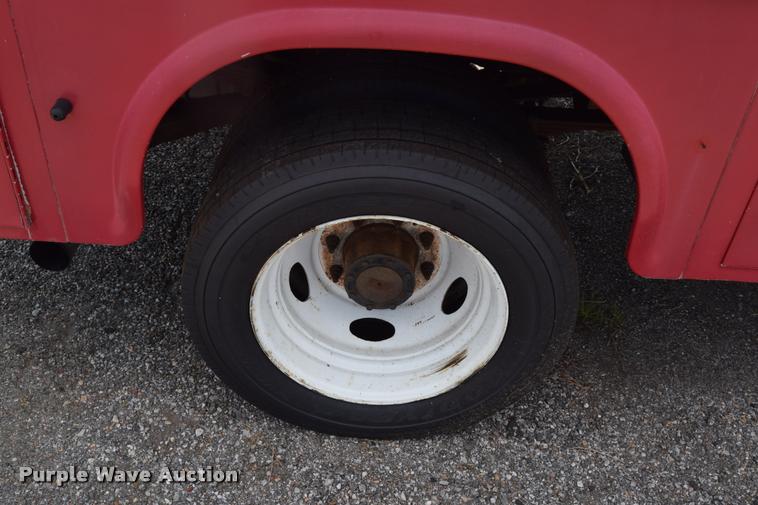 image for item L2527 2004 Ford F550 Super Duty XL Crew Cab utility truck