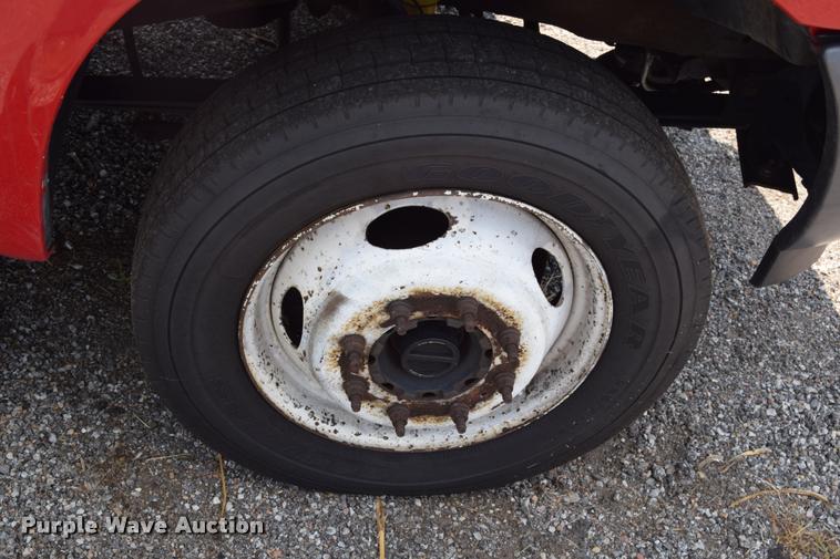 image for item L2527 2004 Ford F550 Super Duty XL Crew Cab utility truck