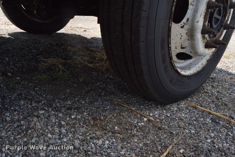 image for item L2527 2004 Ford F550 Super Duty XL Crew Cab utility truck