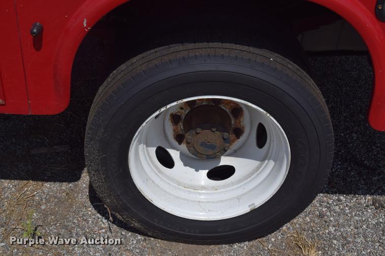 image for item L2527 2004 Ford F550 Super Duty XL Crew Cab utility truck