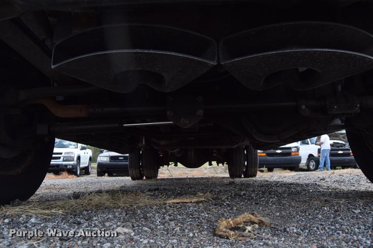 image for item L2527 2004 Ford F550 Super Duty XL Crew Cab utility truck