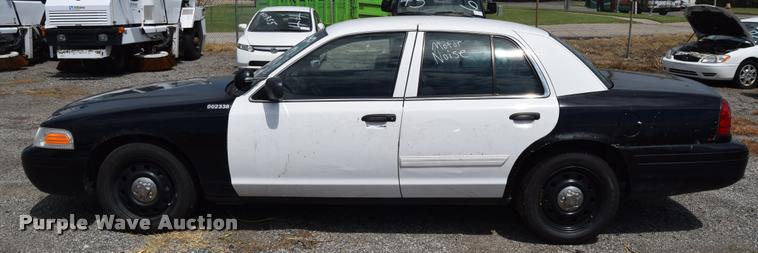 image for item L2528 2011 Ford Crown Victoria Police Interceptor