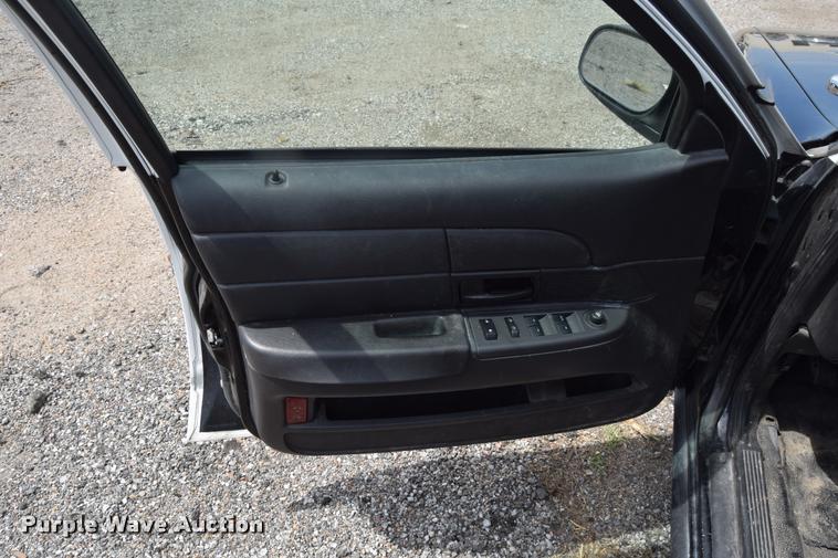 image for item L2528 2011 Ford Crown Victoria Police Interceptor