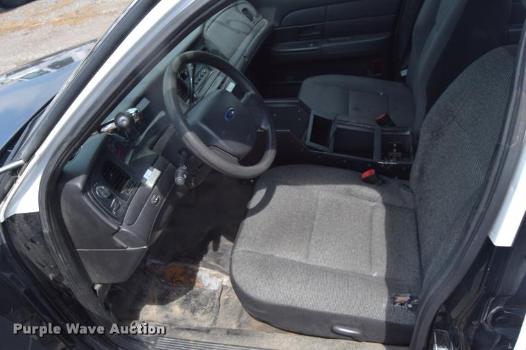image for item L2528 2011 Ford Crown Victoria Police Interceptor