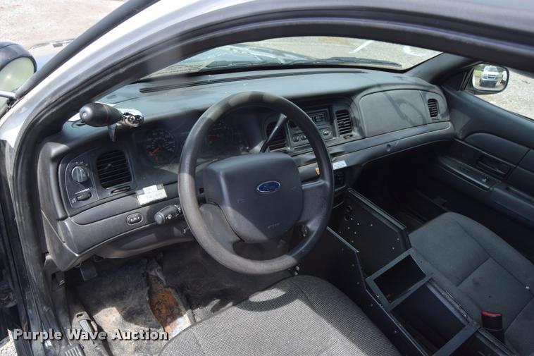 image for item L2528 2011 Ford Crown Victoria Police Interceptor