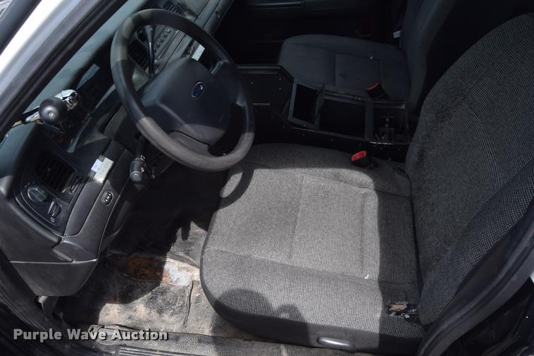 image for item L2528 2011 Ford Crown Victoria Police Interceptor