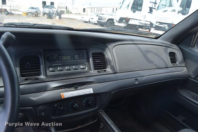 image for item L2528 2011 Ford Crown Victoria Police Interceptor