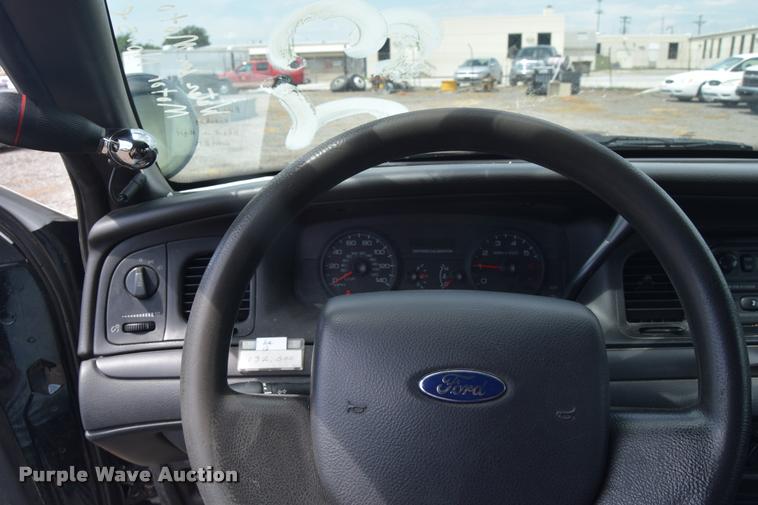 image for item L2528 2011 Ford Crown Victoria Police Interceptor