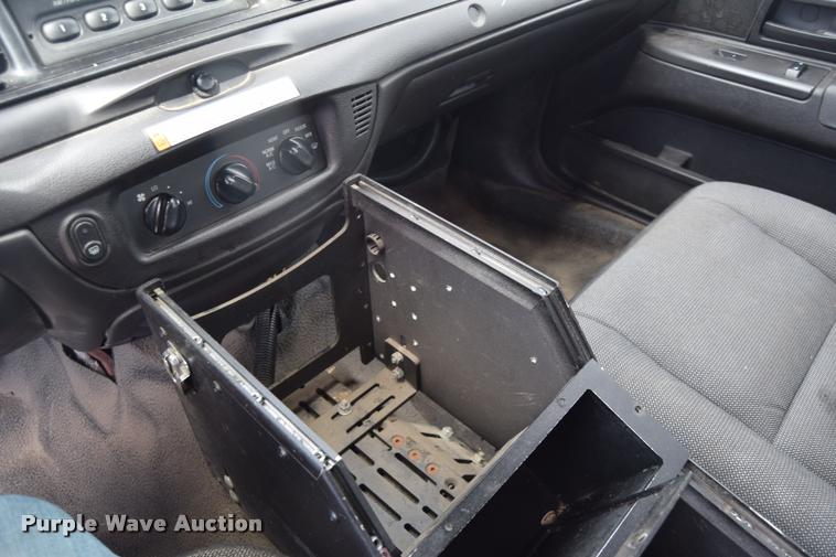 image for item L2528 2011 Ford Crown Victoria Police Interceptor