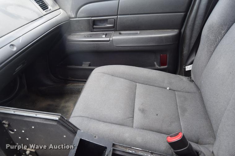 image for item L2528 2011 Ford Crown Victoria Police Interceptor