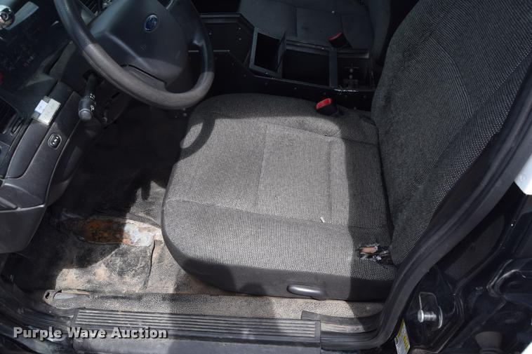 image for item L2528 2011 Ford Crown Victoria Police Interceptor