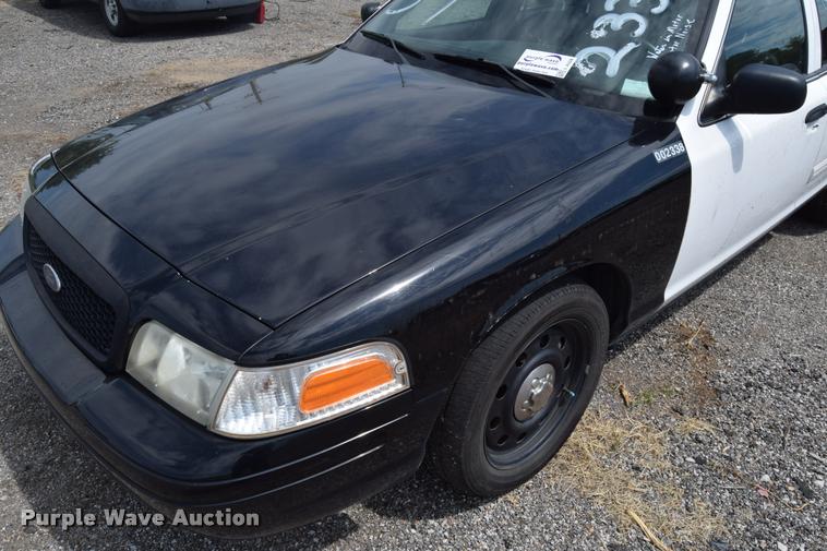 image for item L2528 2011 Ford Crown Victoria Police Interceptor