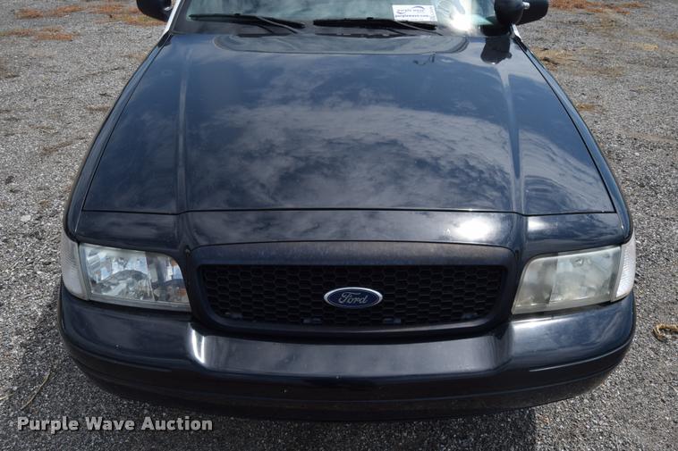 image for item L2528 2011 Ford Crown Victoria Police Interceptor