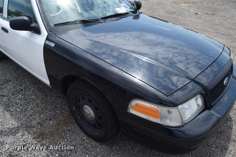 image for item L2528 2011 Ford Crown Victoria Police Interceptor