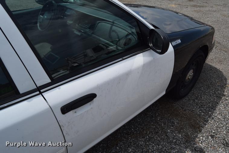 image for item L2528 2011 Ford Crown Victoria Police Interceptor