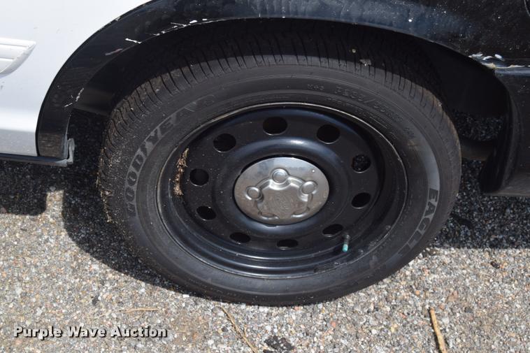 image for item L2528 2011 Ford Crown Victoria Police Interceptor