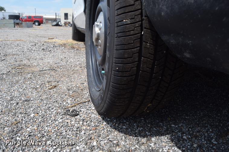 image for item L2528 2011 Ford Crown Victoria Police Interceptor
