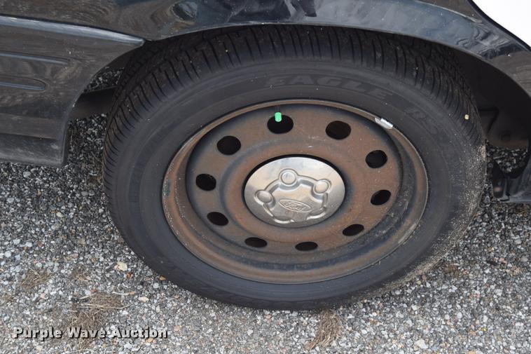 image for item L2528 2011 Ford Crown Victoria Police Interceptor