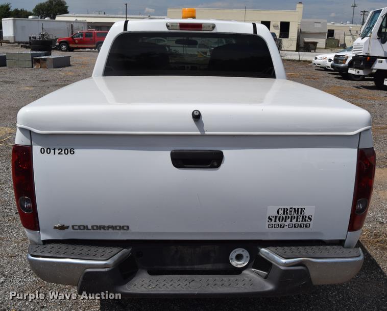 image for item L2529 2006 Chevrolet Colorado Crew Cab pickup truck