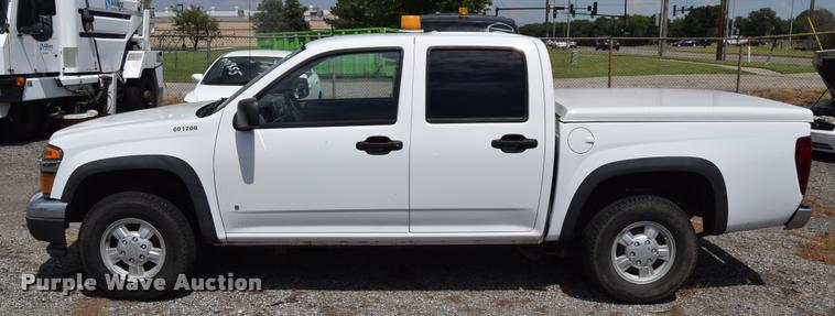 image for item L2529 2006 Chevrolet Colorado Crew Cab pickup truck