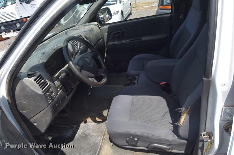 image for item L2529 2006 Chevrolet Colorado Crew Cab pickup truck