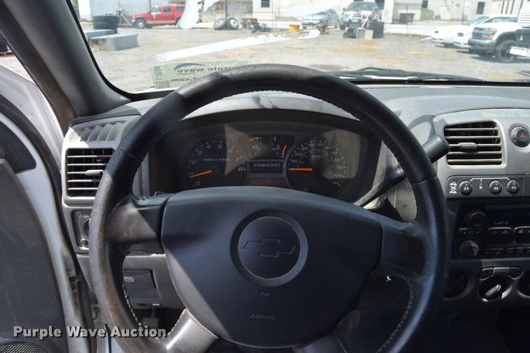 image for item L2529 2006 Chevrolet Colorado Crew Cab pickup truck