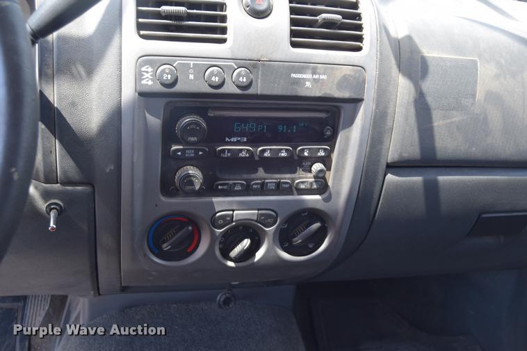 image for item L2529 2006 Chevrolet Colorado Crew Cab pickup truck