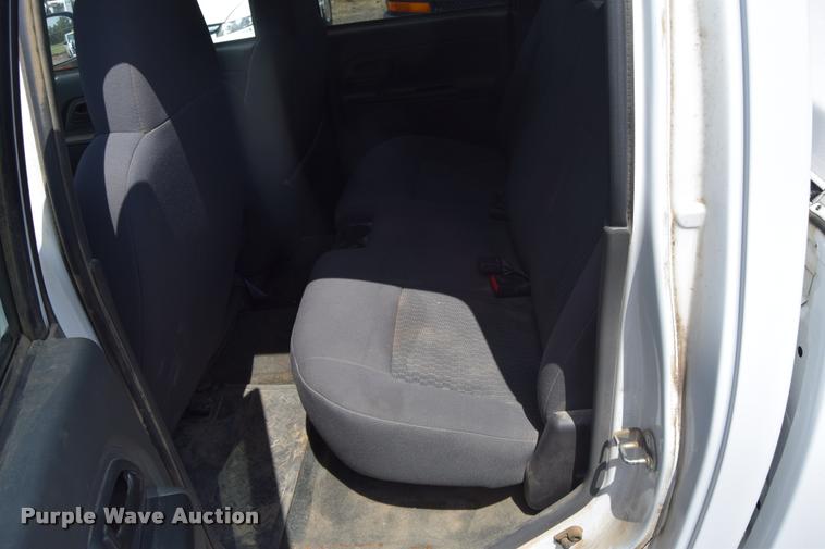 image for item L2529 2006 Chevrolet Colorado Crew Cab pickup truck