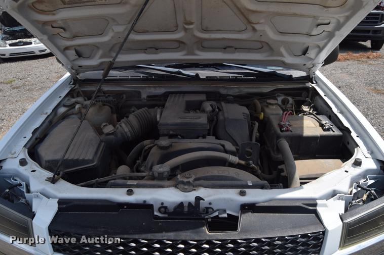 image for item L2529 2006 Chevrolet Colorado Crew Cab pickup truck