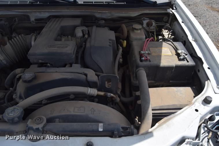 image for item L2529 2006 Chevrolet Colorado Crew Cab pickup truck