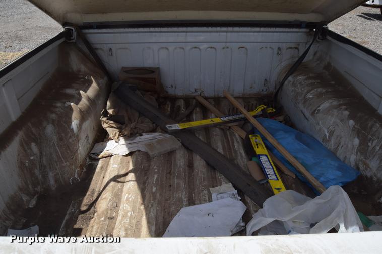 image for item L2529 2006 Chevrolet Colorado Crew Cab pickup truck