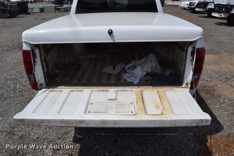 image for item L2529 2006 Chevrolet Colorado Crew Cab pickup truck