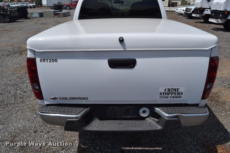 image for item L2529 2006 Chevrolet Colorado Crew Cab pickup truck