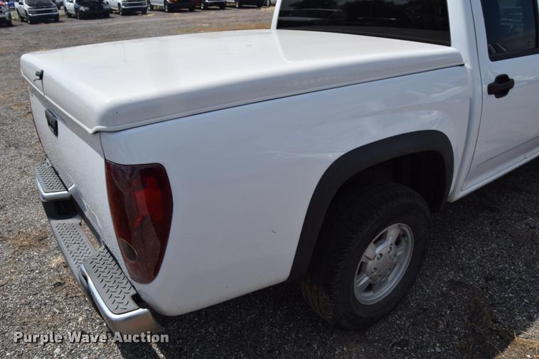 image for item L2529 2006 Chevrolet Colorado Crew Cab pickup truck
