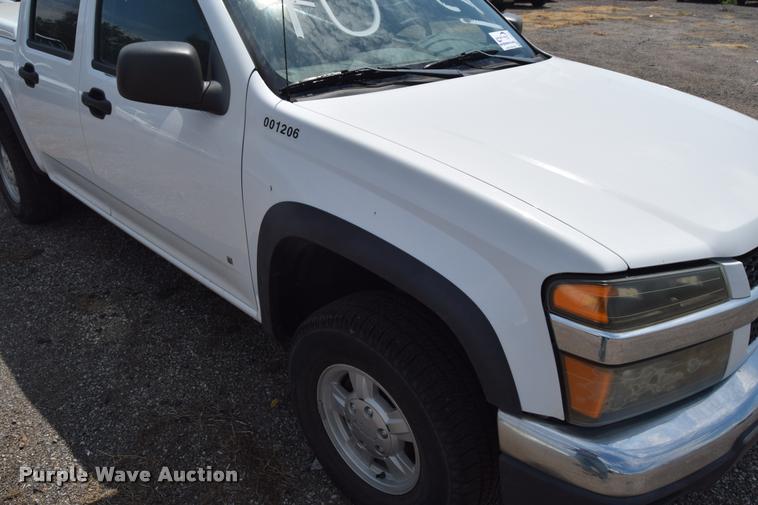 image for item L2529 2006 Chevrolet Colorado Crew Cab pickup truck