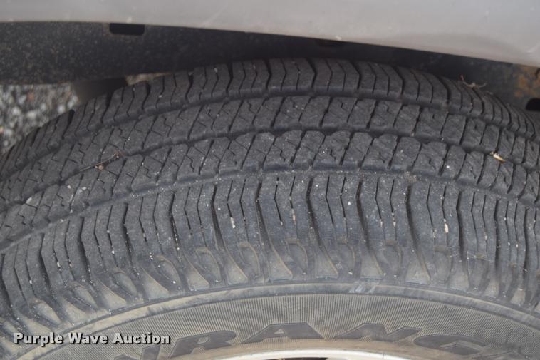 image for item L2529 2006 Chevrolet Colorado Crew Cab pickup truck